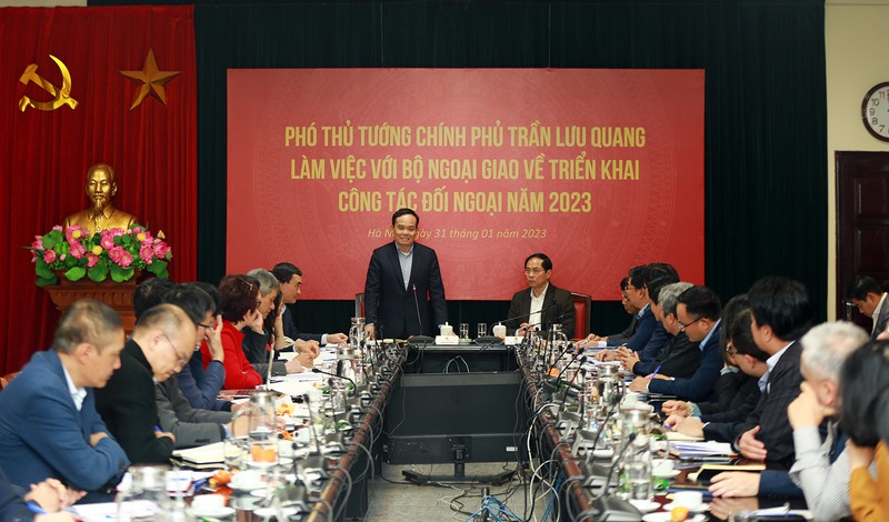陈流光副总理同外交部进行座谈。（图片来源：VGP）