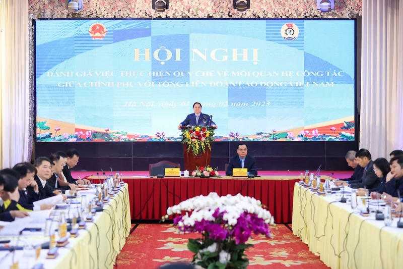 越南政府总理范明正在会上发表讲话。（图片来源：VGP）
