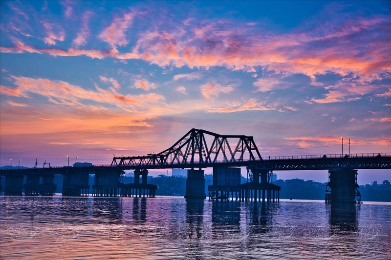 横跨三个世纪的龙边桥见证了河内120年的历史变迁。（图片来源：《越南画报》）