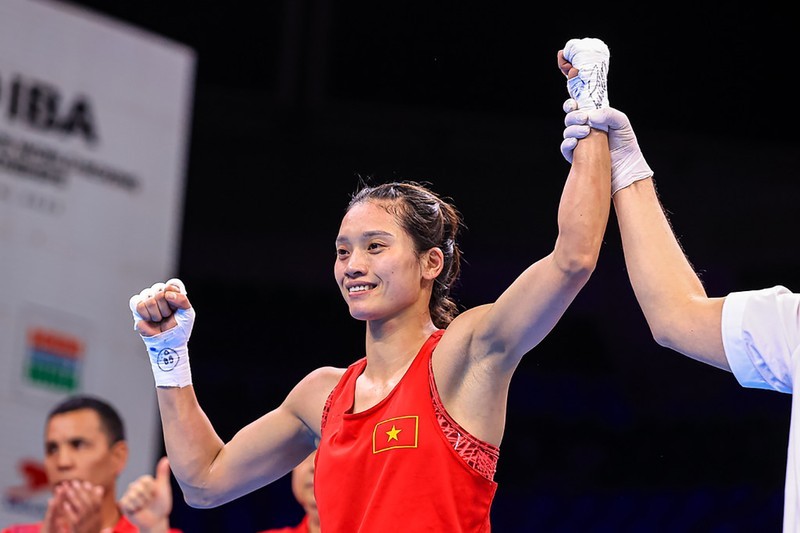越南女拳击手阮氏心以5-0（轻蝇量级）的比分出色战胜西班牙对手劳拉·富埃特斯。