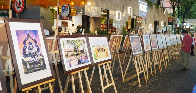 “佛教与和平”图片展在胡志明市开展。
