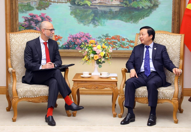 越南政府副总理陈红河会见加拿大驻越南大使肖恩·佩里·施泰尔。（图片来源：越通社）