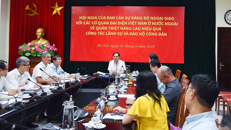 外交部长裴青山主持会议。（图片来源：新河内报）
