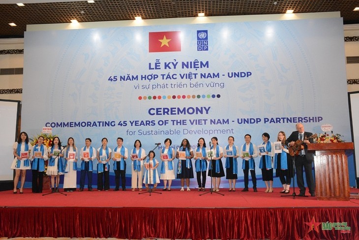 越南计划与投资部和联合国开发计划署在河内举行仪式。
