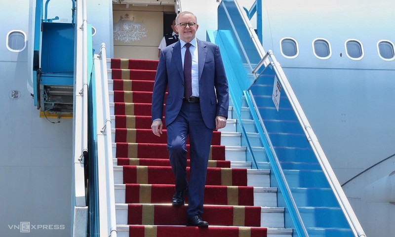 澳大利亚总理安东尼·艾博年抵达河内开始对越南进行正式访问。