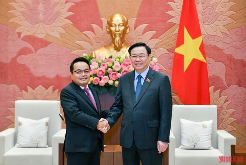 越南国会主席王廷惠会见老挝国家审计署审计长 。