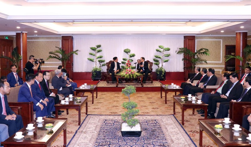 胡志明市市委书记阮文年会见了柬埔寨金边市市长坤盛。