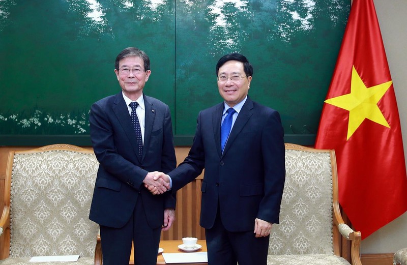 越南政府常务副总理范平明会见歌山县副知事Shimo Hiroshi。（图片来源：VGP）