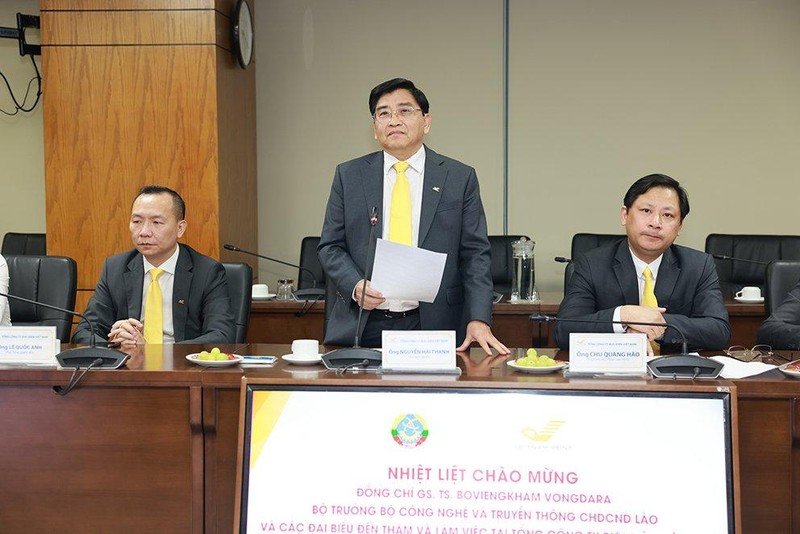 越南邮政总公司董事长阮海清在会谈上发表讲话。