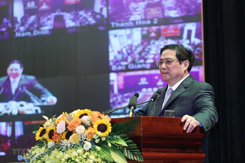 政府总理、国家数字化转型委员会主任范明正在会议上发言。（图片来源：越通社）