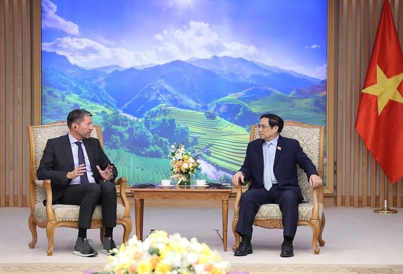 越南政府总理范明正会见阿迪达斯集团首席执行官卡斯帕·罗斯特。（图片来源：越通社）