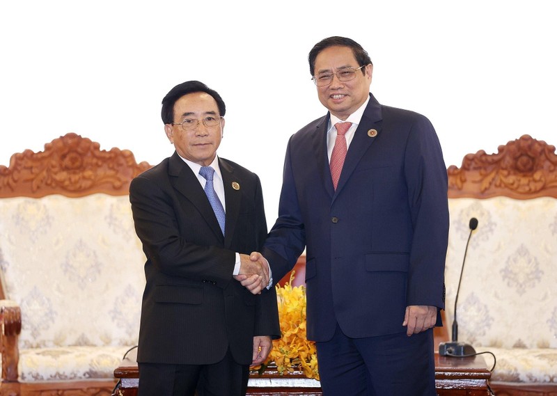 越南政府总理范明正会见老挝总理潘坎·维帕万 。（图片来源：越通社）