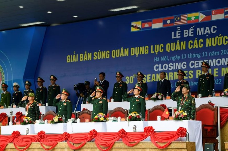 潘文江大将和各位代表出席闭幕式。（图片来源：人民军队报）