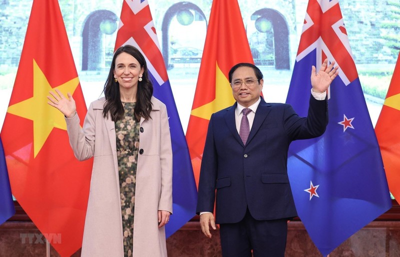 越南政府总理范明正和新西兰总理杰辛达·阿德恩。（图片来源：越通社）