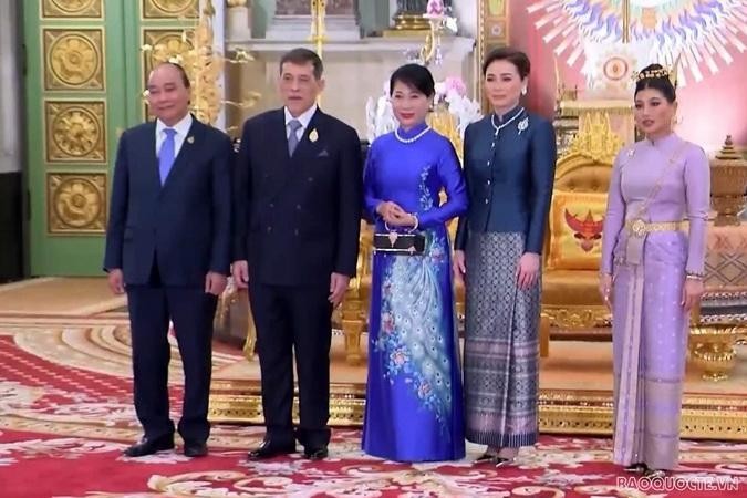 越南国家主席阮春福和夫人会见泰国国王和皇后。（图片来源：国际报）