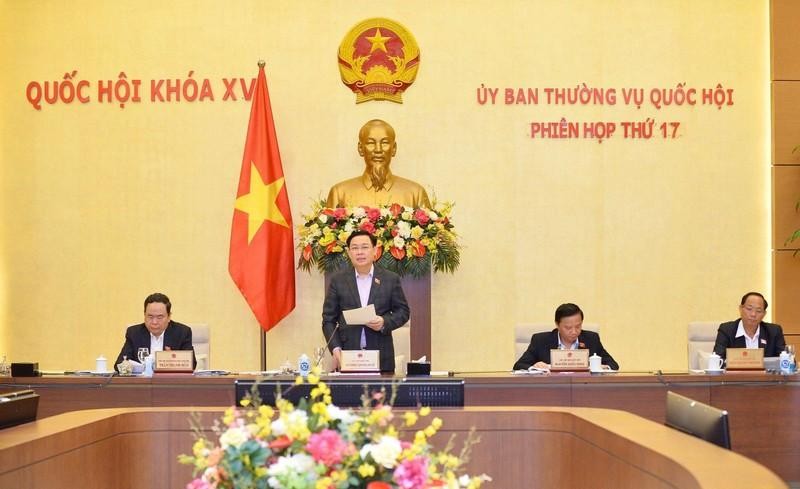 越南国会主席王廷惠主持召开第十五届国会常务委员会第十七次会议。