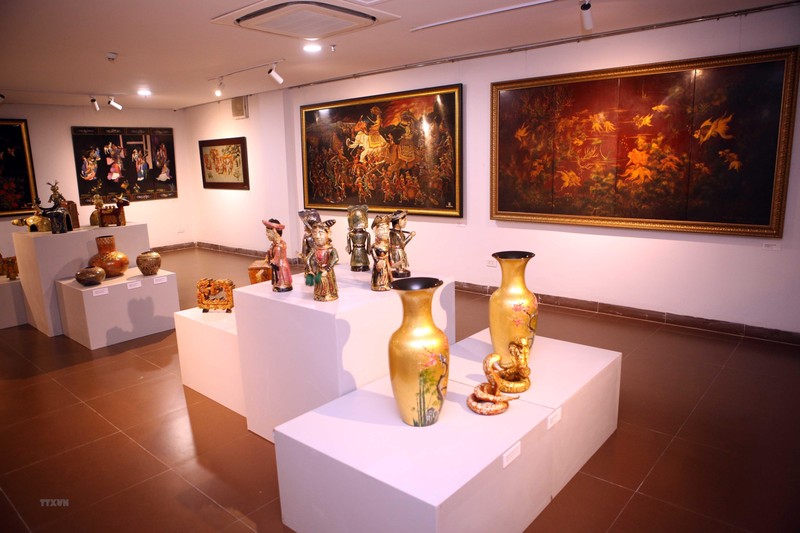 越南磨漆产品展览会。（图片来源：越通社）