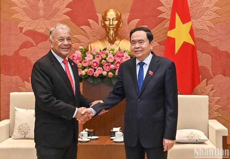 越南国会常务副主席陈青敏会见墨西哥劳动党总书记阿尔贝托•安纳亚•古铁雷斯。