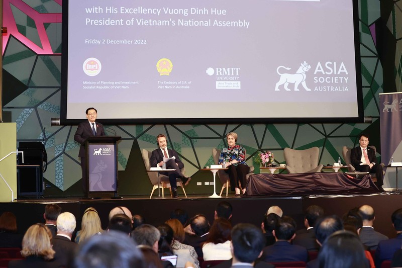 越南国会主席王廷惠在越澳经济合作伦农坛上发表讲话。（图片来源：越通社）