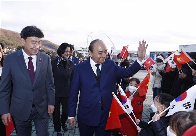 越南国家主席阮春福访问韩国京畿道。（图片来源：越通社）