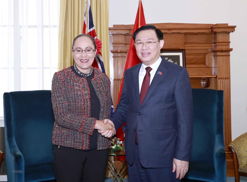 国会主席王廷惠和新西兰国会外交、国防与贸易委员会主任珍妮·萨莱萨。（图片来源：越通社）