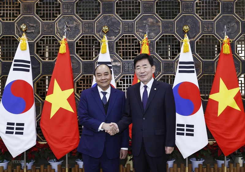 越南国家主席阮春福同韩国国会议长金振杓合影。（图片来源：越通社） 