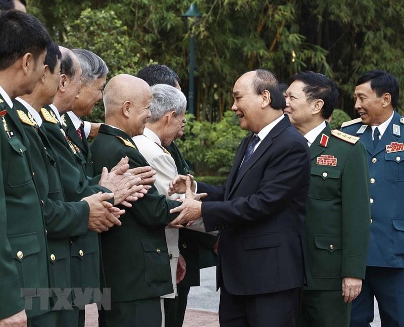 越南国家主席阮春福会见第四军区341师老战士联络委员会代表团 。（图片来源：越通社）