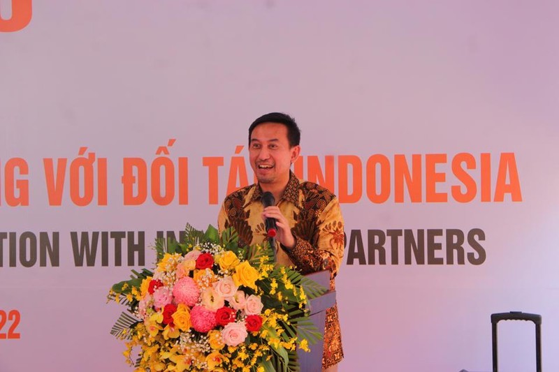 印尼驻胡志明市总领事阿古斯塔维亚诺·索夫扬发言。