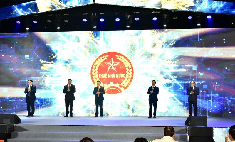 越南税务总局电子商务信息门户网开通运行仪式。