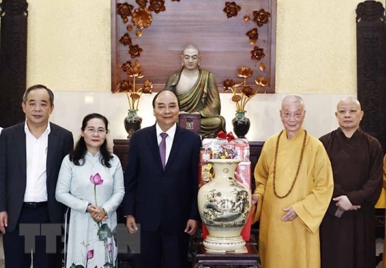 越南国家主席阮春福春节前走访慰问越南佛教协会法主。（图片来源：越通社）
