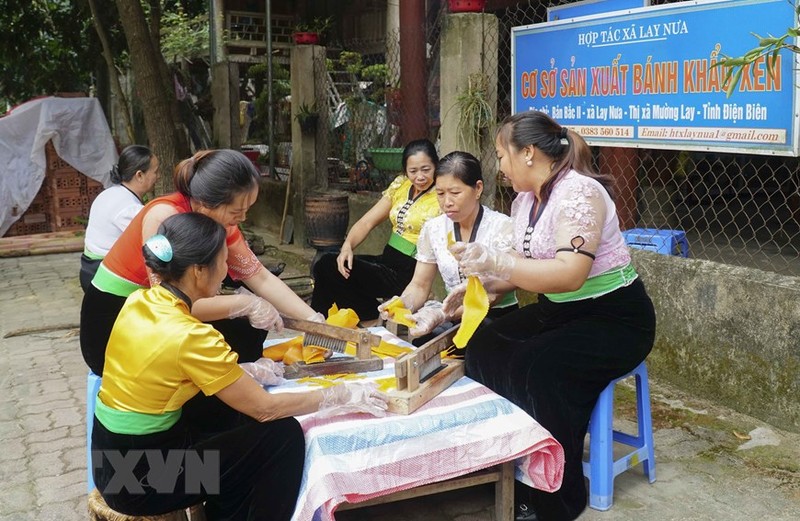 近年来，芒莱白泰人的切饼和糯米薄饼已成为颇受青睐额土特产。（图片来源：越通社）