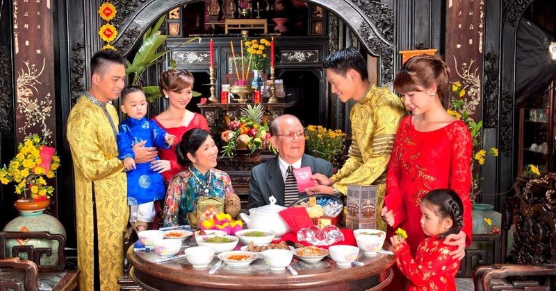 农历春节是越南民族的节日，也是家庭的节日。