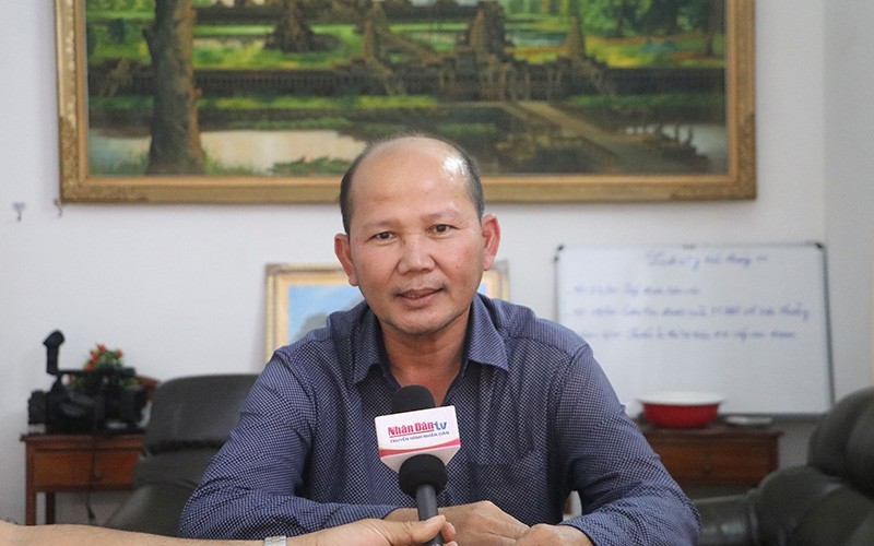柬埔寨皇家翰林院国际关系研究所亚非与中东事务研究司副司长 乌奇 · 莱昂。