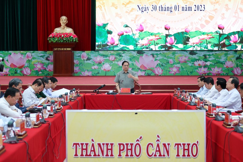 政府总理范明正发表讲话。（图片来源：VGP）