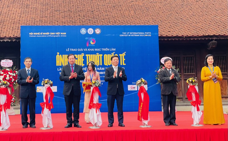 第12届越南国际艺术摄影大赛摄影展开幕式。