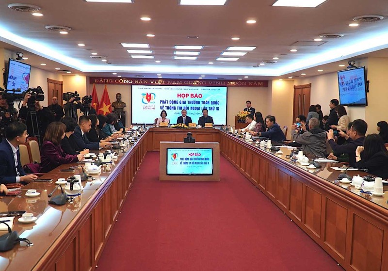 第九届越南全国对外新闻奖新闻发布会场景。