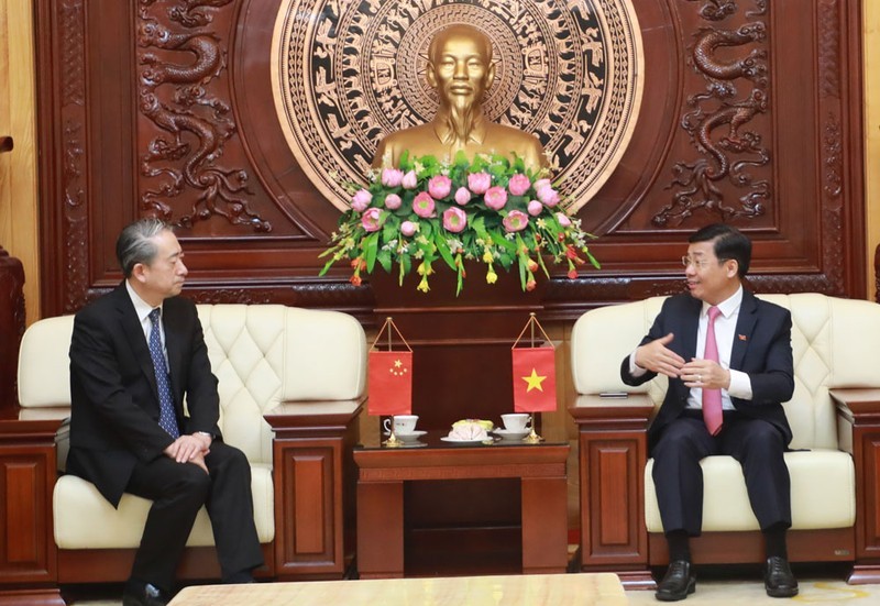 北江省省委书记杨文泰会见中国驻越南大使熊波。