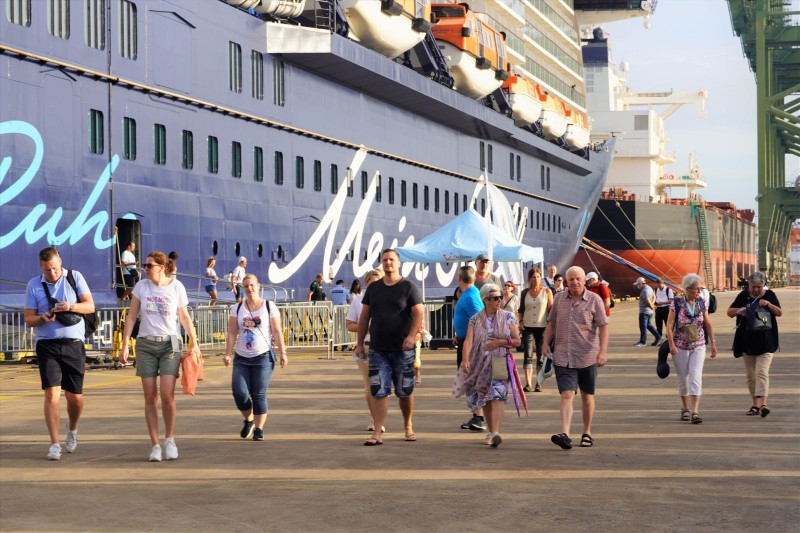 国际邮轮将2000多名游客带到巴地头顿港。（图片来源：越通社）