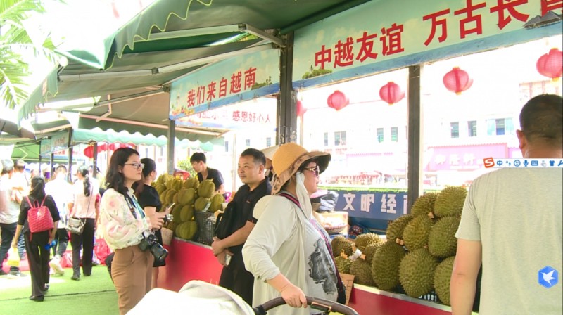 在东兴市，越南榴莲广受欢迎。（图片来源：VOV）