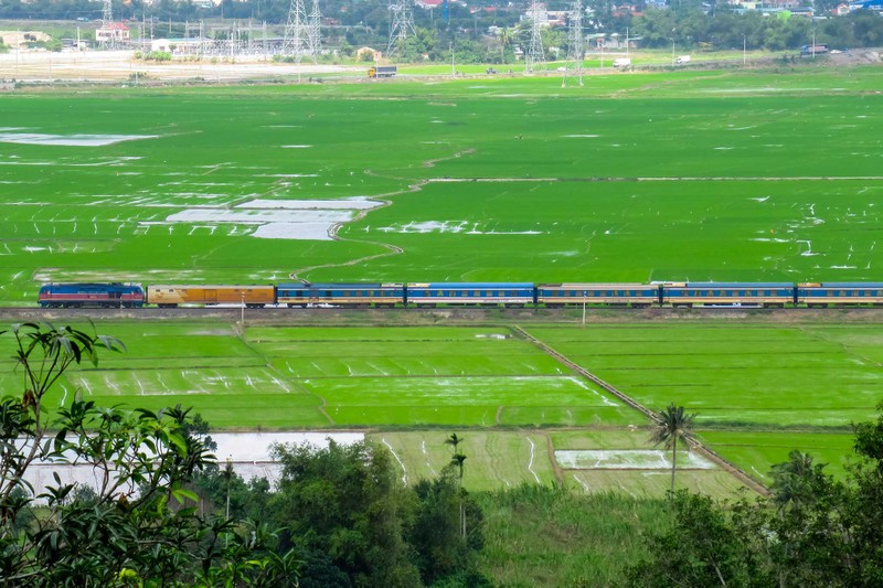 越南北南铁路被评为世界上最壮观的9条火车旅行线路之首。