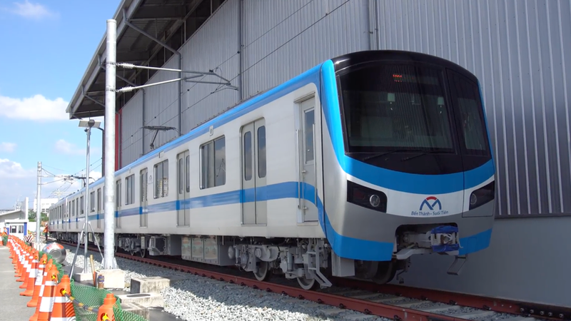 胡志明市滨城-仙泉地铁一号线列车。