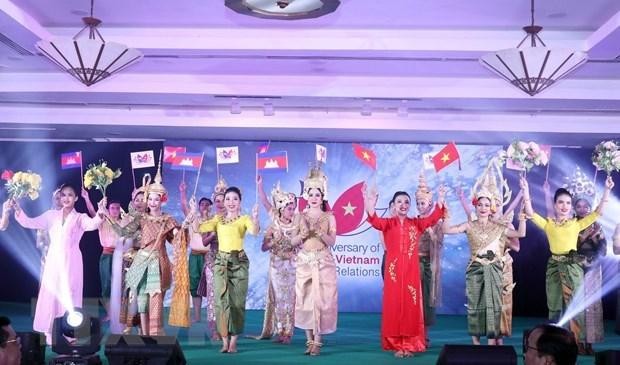 “ 柬埔寨之夜 ”活动的文艺表演节目。（图片来源：越通社）