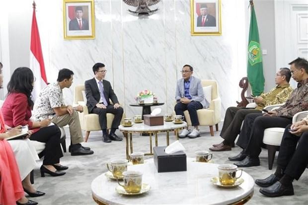 越南政府宗教委员会代表团与印度尼西宗教事务部代表团举行工作座谈会。