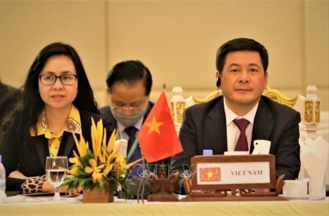 越南代表团由越南工贸部部长阮鸿延为团长。