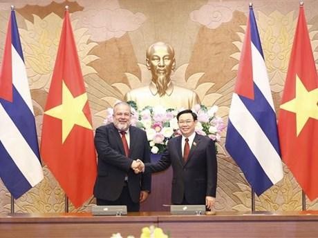 越南国会主席王廷惠会见古巴总理曼努埃尔·马雷罗。（图片来源：越通社）