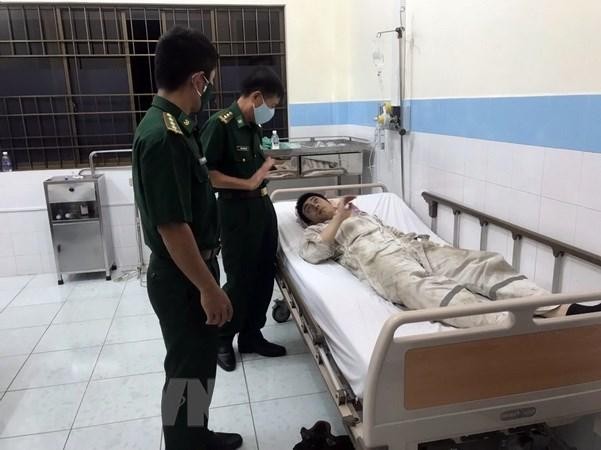 附图：获救的中国船员身体状况稳定。（图片来源：越通社）