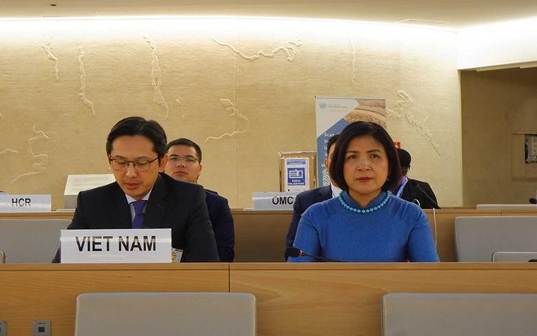 越南代表团出席联合国人权理事会第五十届会议关于气候变化影响的讨论会。