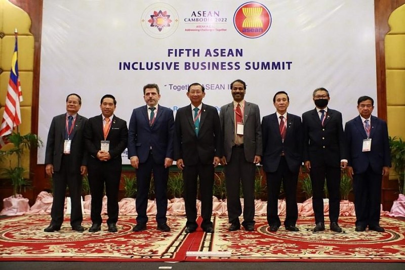 第五届东盟包容性商业峰会于10月27日在柬埔寨暹粒举行。