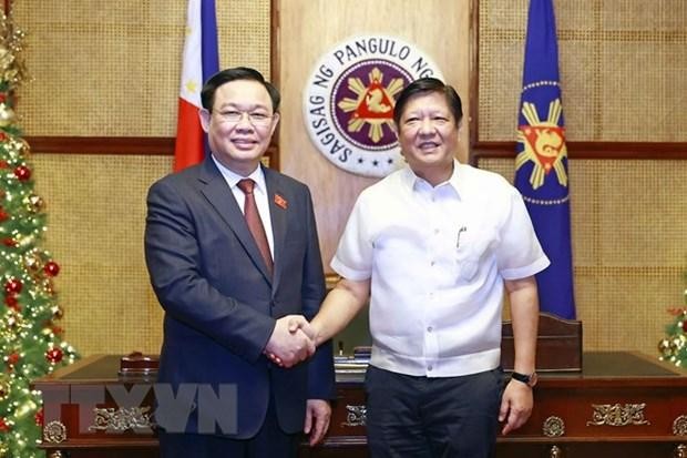 越南国会主席王廷惠（左）和菲律宾总统费迪南德·罗慕尔德兹·马科斯。（图片来源：越通社）