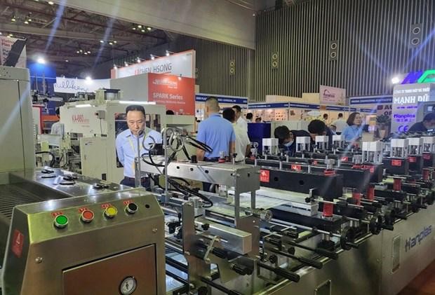 第20届越南胡志明市塑料橡胶工业展览会上的一间展位。